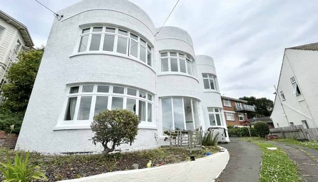 Fully Furnished Sunny House for 2026 - Photo 1