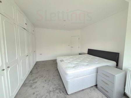 4 bedroom semi-detached house to rent - Photo 5