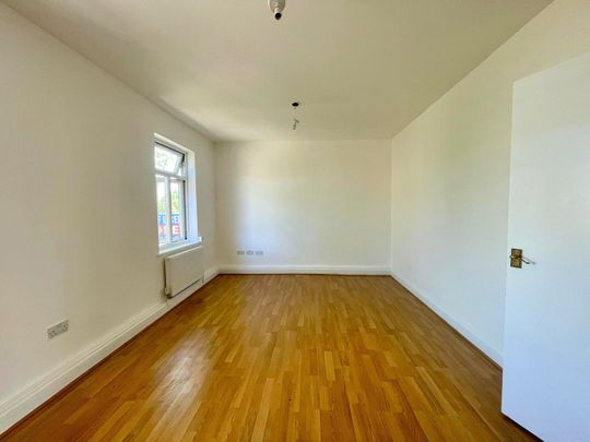 3 bed flat to rent in Bilton Road, Greenford, UB6 - Photo 1