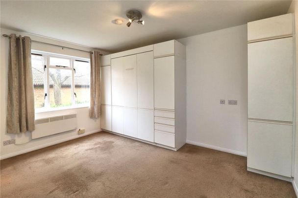 Studio to rent - Photo 1