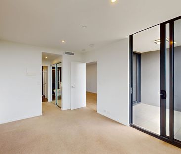 Modern 1-Bedroom Apartment with Rooftop Pool, Gym & City Views - Photo 3