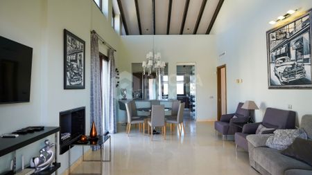 Penthouse in Mirador del Paraiso, Benahavis - Photo 2