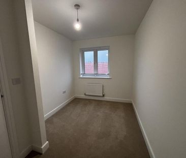 3 bedroom semi-detached house to rent - Photo 3