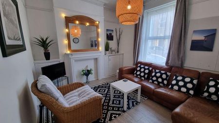 4 bedroom terraced house to rent - Photo 2