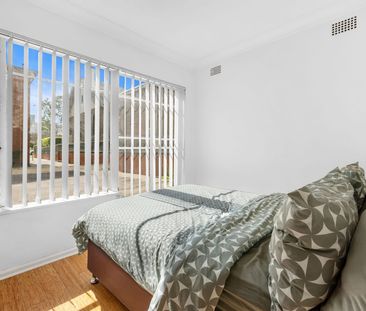 Tastefully Updated, Executive Style, Spacious And Sun-Kissed Ground... - Photo 4