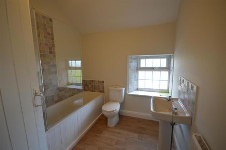 2 bedroom end of terrace house to rent - Photo 5