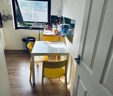 1 bedroom in a flat share to rent - Photo 4