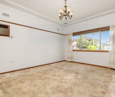 Comfortable Family Living in a Prime Location - Photo 5