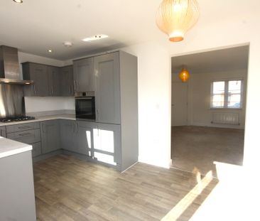Laurel Crescent, Preston - Photo 3