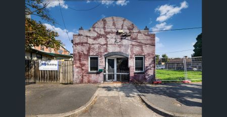 Superb location only 5 mins from Melbourne Central is this Funky New York style studio apartment. - Photo 5