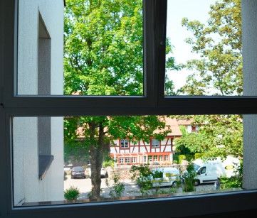 Möblierte 1.5-Zimmer-Wohnung mit Balkon in Dällikon Zürich - Foto 1