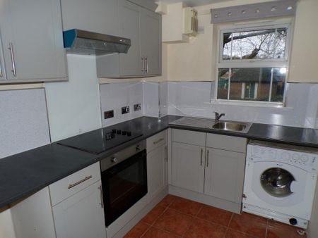 2 bedroom flat to rent - Photo 4