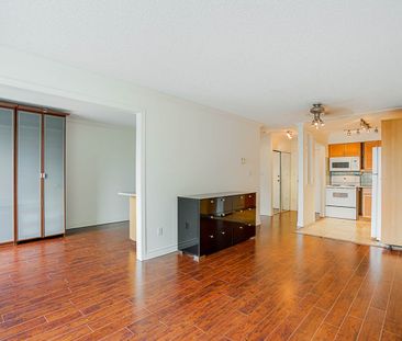 Bright 1 bed condo in Ambleside - Photo 5