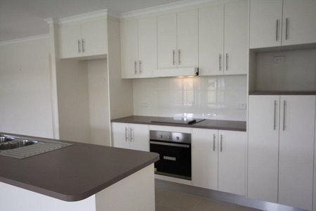 10 Epping Way, Mount Low - Photo 3