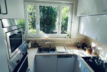 Center-Popolo: Spectacular Villino located in the center of Rome, in an exclusive private, secure park setting. Spacious living room, 4 bedrooms, 4 Baths, large panoramic terrace and gardens, parking. Ref #1910