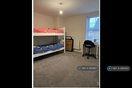 4 bedroom detached house to rent - Photo 4