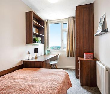 8 bedroom house to rent - Photo 1