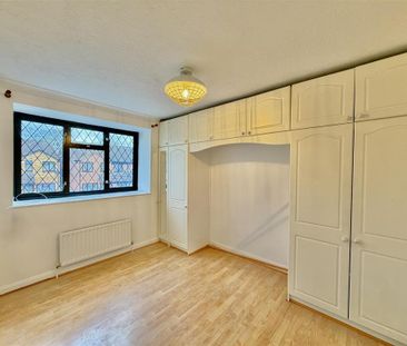 4 bedroom semi-detached house to rent - Photo 4