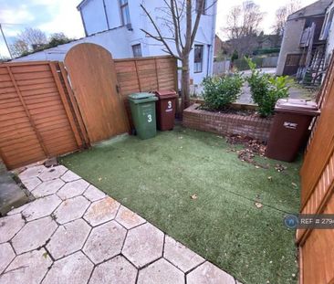 2 bedroom end of terrace house to rent - Photo 4