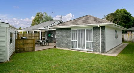 Family Home in Hilliard Place - Photo 2