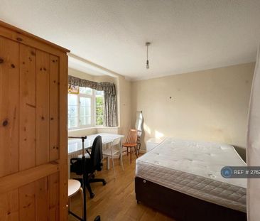 4 bedroom semi-detached house to rent - Photo 4
