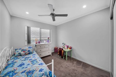 For Lease: Modern Family Home in the Heart of Holmview! - Photo 3