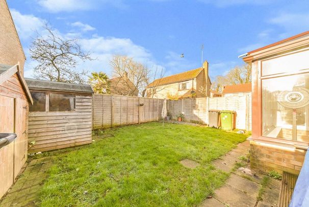 4 bedroom detached house to rent - Photo 1