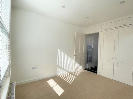 3 bedroom detached house to rent - Photo 4