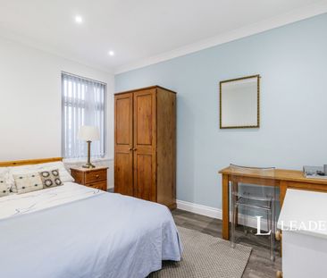 5 bedroom house to rent Western Road, SW19 - Photo 3