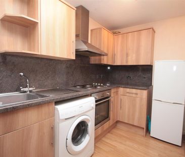 Plested Court, Stoke Mandeville - Photo 6