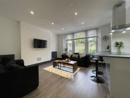 4 bedroom flat to rent - Photo 2