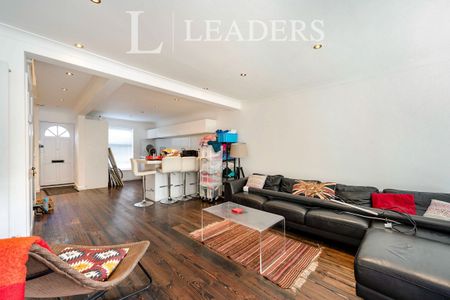 3 bedroom house to rent King Street, Southsea, PO5 - Photo 2