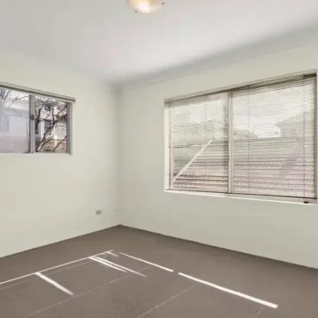 Modern One Bedroom Apartment in Kensington - Photo 3