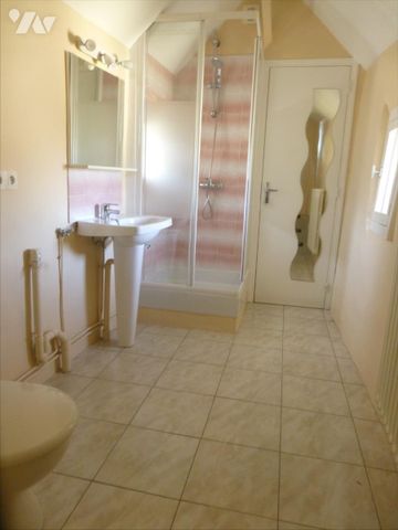 Pour visiter, appeler le 02.23.55.91.17 VITRE, Centre Ville, ce T1 situé au 3° étage comprenan... - Photo 5