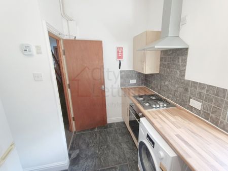 4 Bedroom Flat - Photo 3