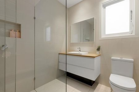 Luxury Family Living in the Prestigious Landcox Park Precinct - Photo 3