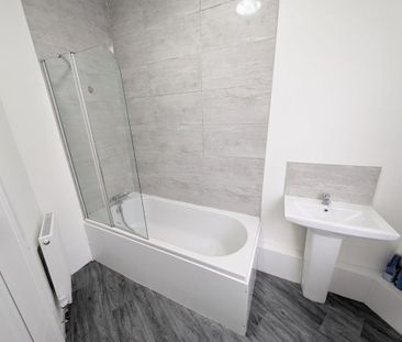 3 bedroom end of terrace house to rent - Photo 3