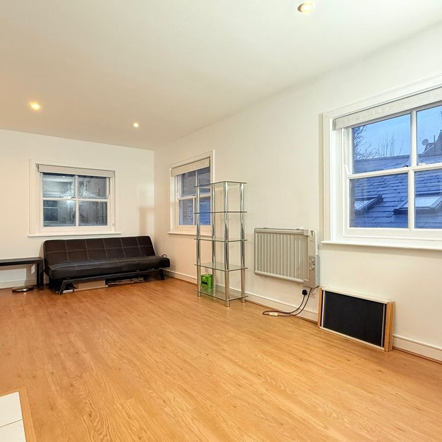 2 Bed Flat, Pembroke Road, W8 - Photo 1