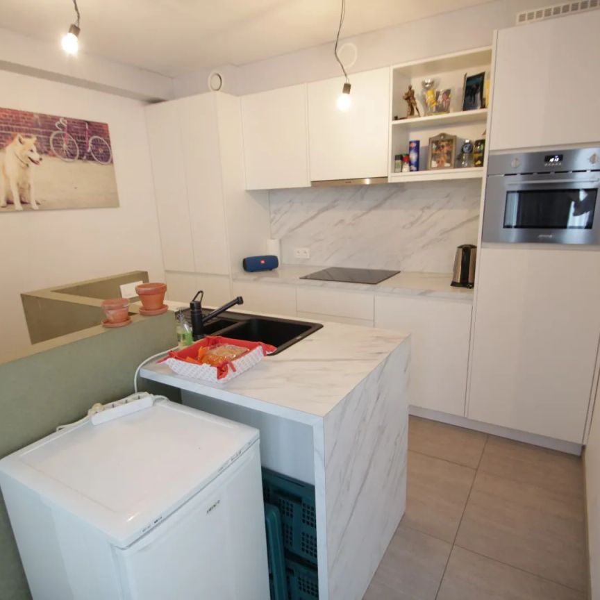 Centraal gelegen dakappartement met één slaapkamer en garage - Foto 1