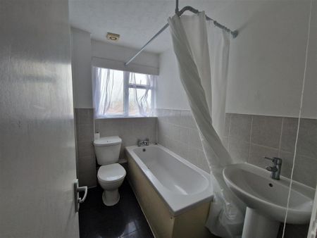 2 bedroom maisonette to rent - Photo 2