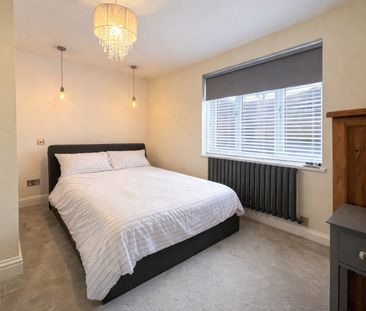 Rapleys Field, Woking - 2 bedrooms Property for lettings - Seymours - Photo 3