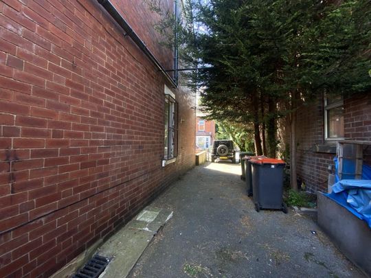 St. Michaels Terrace, Leeds, LS6 - Photo 1