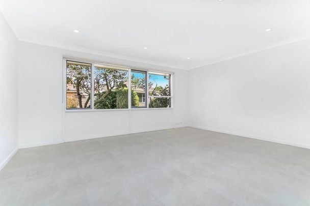 Spacious & Modern 3-Bedroom Villa in Prime Location - Photo 1