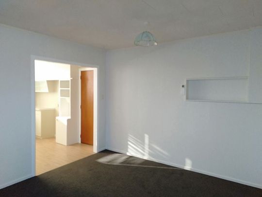 Sunny 2BR House with attached garage in Welbourn - Photo 1