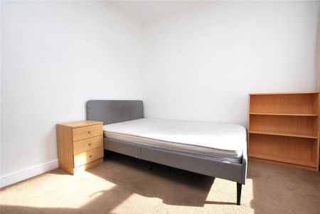 5 bedroom semi-detached house to rent - Photo 2