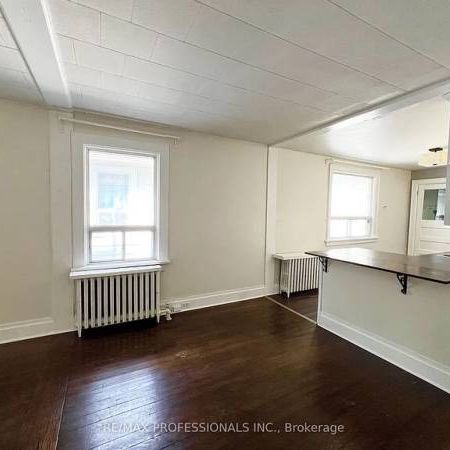 Kitchen, living & Dinning room. Lower level Master Bedroom with Hot. - Photo 3