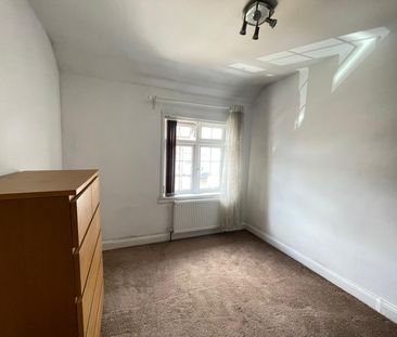3 bed Semi-detached in West street , Carshalton, SM5 2NR - Photo 5