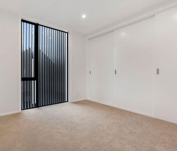 Well presented architecturally designed townhouse - Photo 5