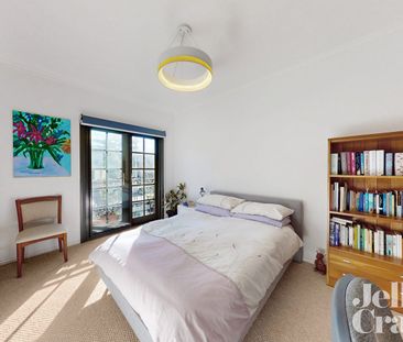 Charming Fully Renovated Two-Bedroom Apartment in the Heart of Hawt... - Photo 6