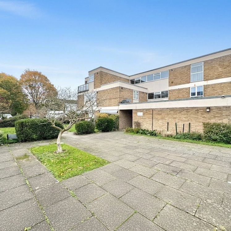 Peregrine Road, Sunbury-On-Thames Peregrine Road, Sunbury-On-Thames - Photo 2